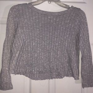 gray long sleeve crop top